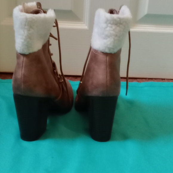EXPRESS LIGHT BROWN ANKLE BOOTS WITH FAUX FUR SIZE 10 - Picture 6 of 12